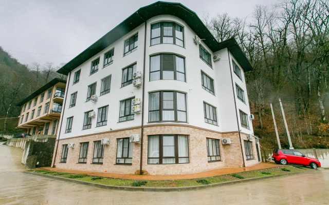 Apartamenty Na Listopadnoy 15a Apartments