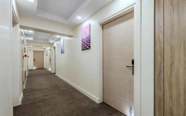 Roys Hotel & Suites Hotel