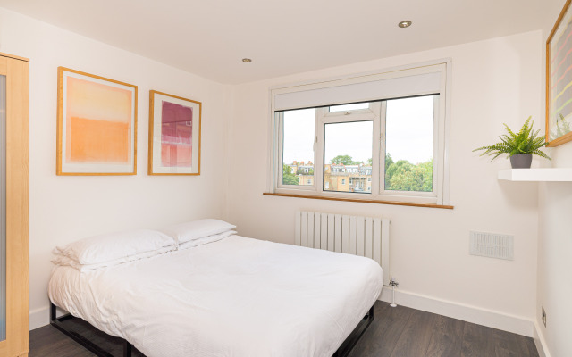 Апартаменты Bright Aircon Apartment Earls Court