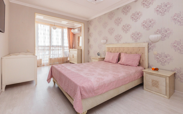 Per. Bogdana Khmelnitskogo 10 Flat