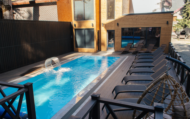 Tash Maral Hotel