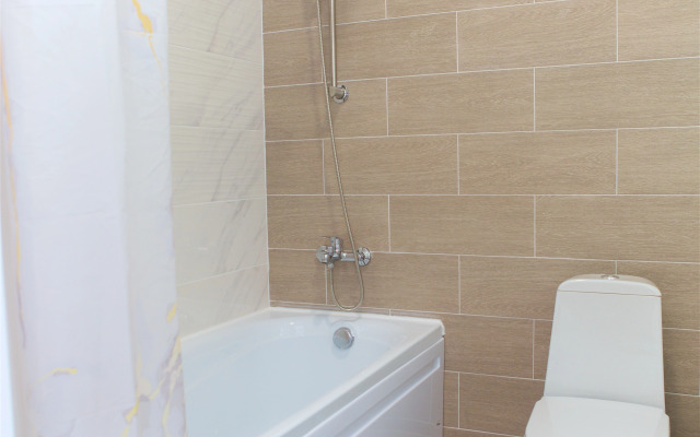 Yevrodvushka S Bacsejnom V Zhk Kiparis 38 Flat