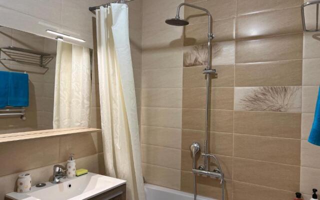 Апартаменты 3 комнаты в Центре рядом с Электричкой на Море