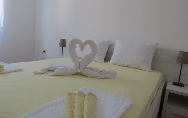 Ana 1/4 Apartments