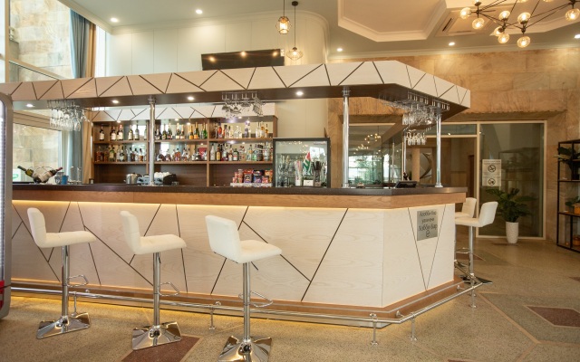 Amza Park Hotel