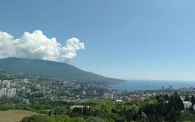 Dvukhkomnatnaya S Panoramnym Vidom Na Yaltinskuyu Bukhtu.Flat