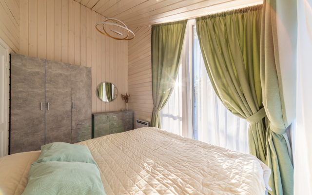 Гостевой дом LuckyHomeRent Домик у Озера 1