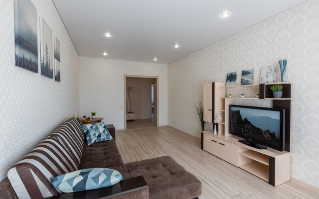 Sutkiufa Na Ulitse Entuziastov Apartments
