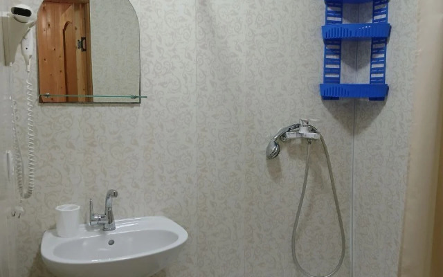 Na Pervom Etazhe Flat