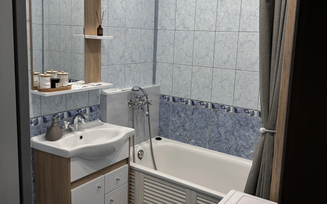 J&N Apartments Tryokhmestnaya studiya s balkonom v tsentre goroda Moskovskiy 16 Apartments