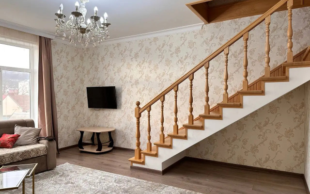 Penthouse Apartment on Batyraya