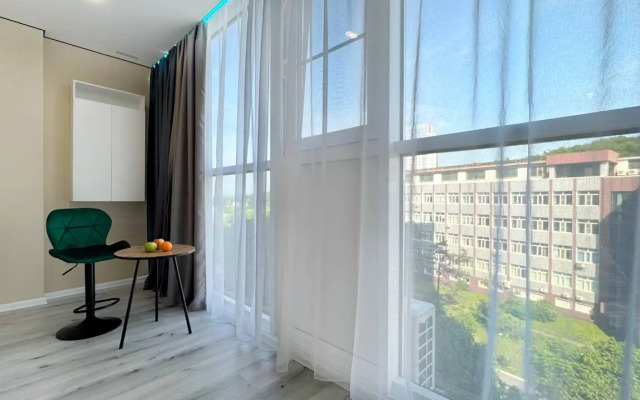 Dvukhkomnatnaya S Panoramnymi Oknami Flat