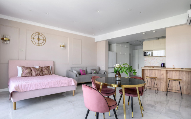 Luks Krasiveyshiy v ZhK "Barselona Park" s Bol'shim Balkonom i Vidom na More Apartment