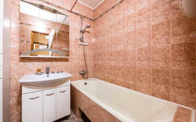 S Shikarnym Vidom U Metro Uzshnaya Apartments