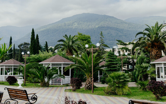 Amza Park Hotel