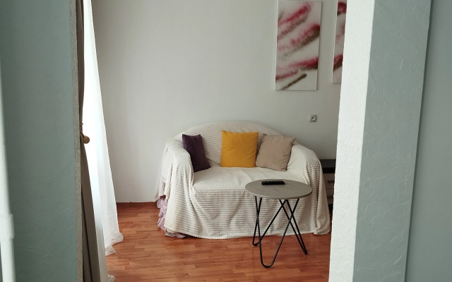 Tryokhmestnye tsentr.svetlaya teplaya Flat