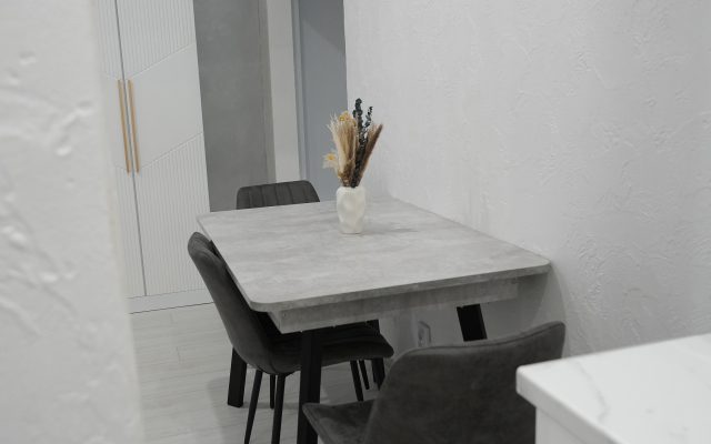 Апартаменты на Светлой 18 (306)