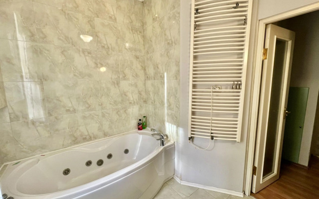 Апартаменты на Большой Конюшенной 3