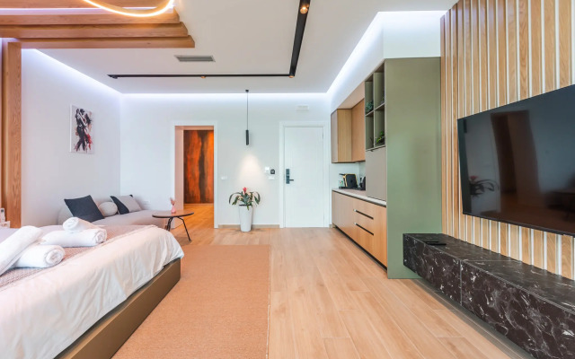 Marina Luxury Suites 101 Jacuzzi Apartments