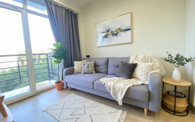 Море квартир с панорамными окнами вид на бамбуковую рощу