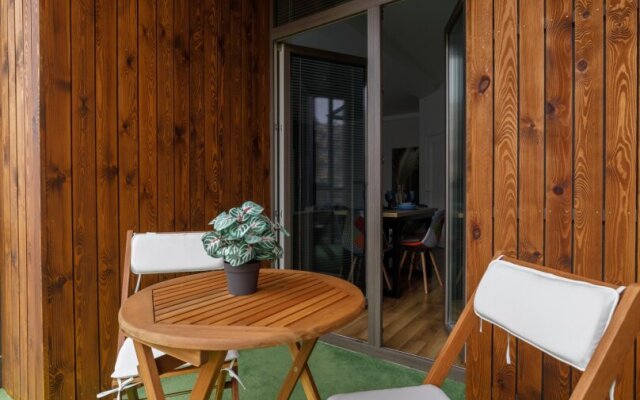 EvroUjut S Terrasoy V Elitnom Dome Apartments