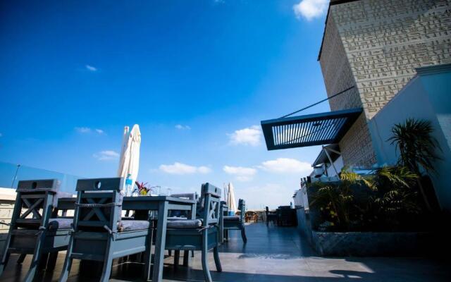 Pyramids Oasis Hotel
