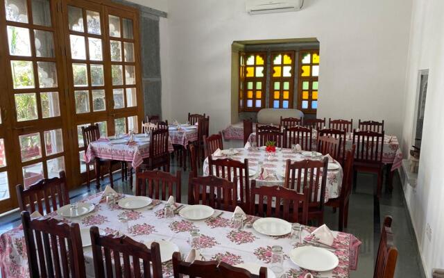 Haveli Gokul Niwas Hotel