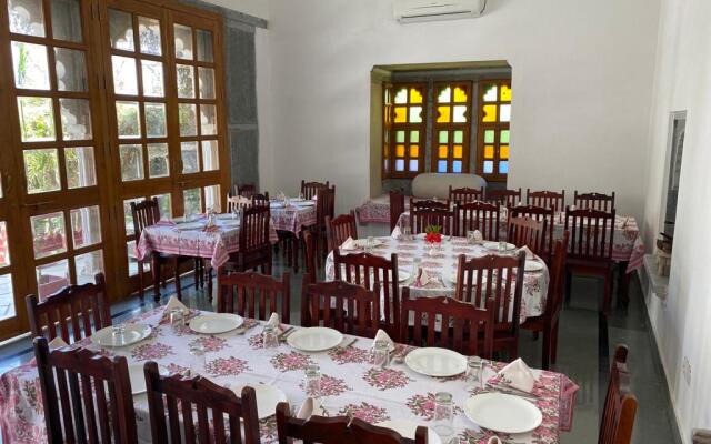 Отель Haveli Gokul Niwas