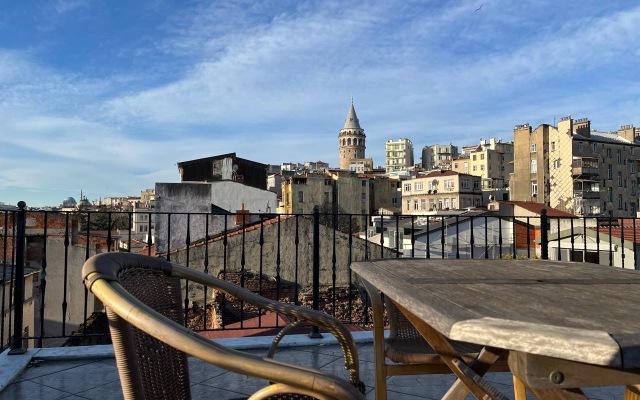 Апартаменты 1 Bedroom Apartment at Galata Istanbul with Shared Rooftop