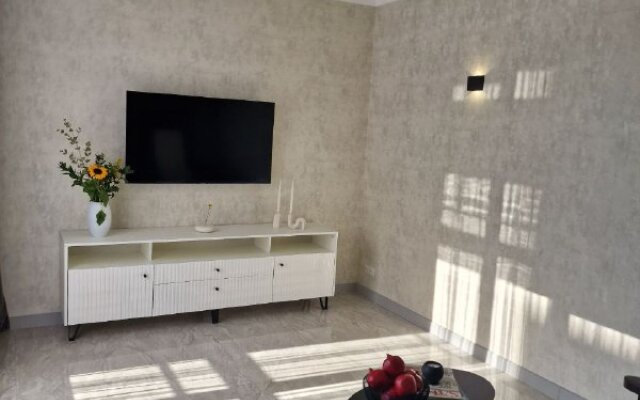 Квартира Flatirini с панорамными окнами в новом ЖК
