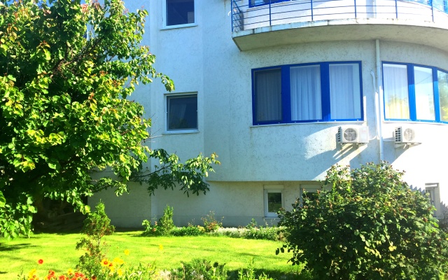 Myis Tolstyij Guest House