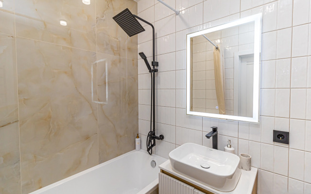 2 Nochi Na Ulitse Imeni Machugi 166b/1 Flat