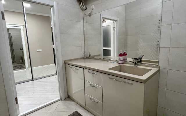 Alikhanova 37 Lux Flat