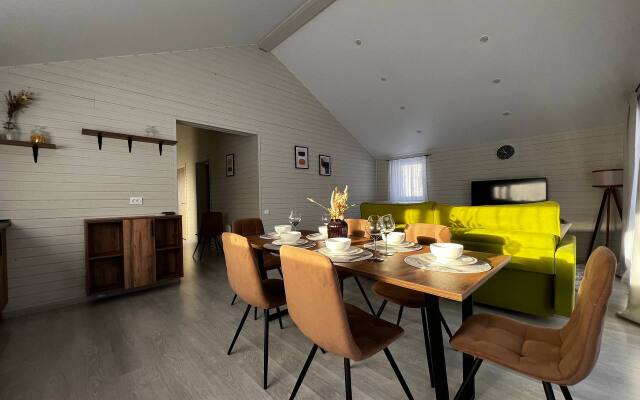 Point 400 Kedrovyj Guest House