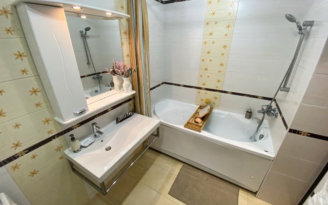 Stilnaya Kvartira Vozle Komsomolskogo Parka By Sutki26 Apartments