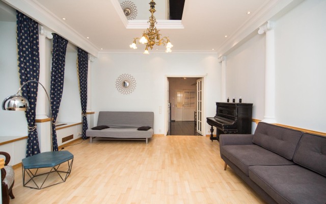 Апартаменты Апарт 24 у Эрмитажа с видом на реку Мойку