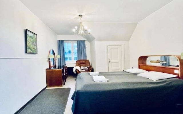 Senate Hotel