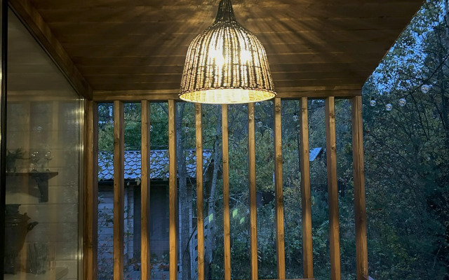 U Ozera S Terrasoy Sosnovy Dom Private house