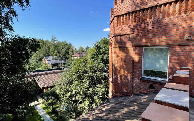 Zamok U Khudozhnika Guest House