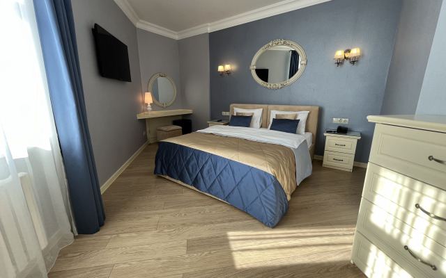 Tweed OTO Hotel