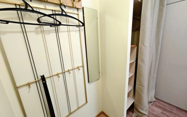 Divan I Chemodan Na Frunze 14-1 Flat