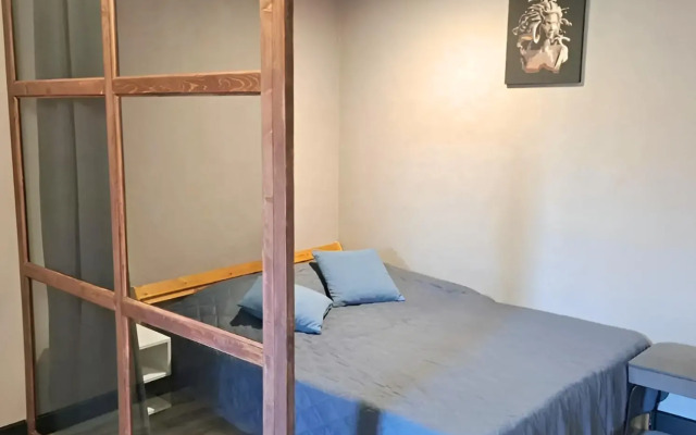 Ryadom s Morem i Vokzalom Flat