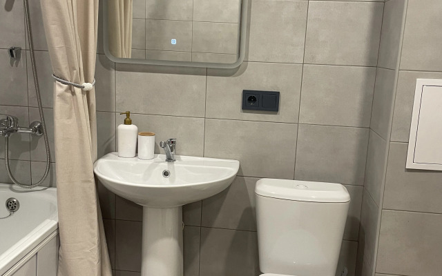 Квартира Просторная на Курсантов Кировцев