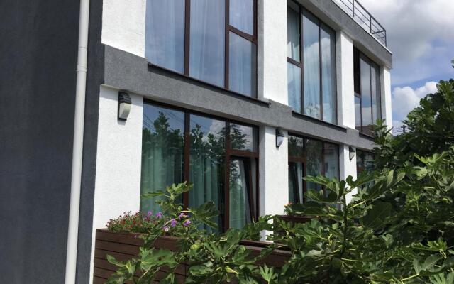 Aprelskaya 7 Guest house
