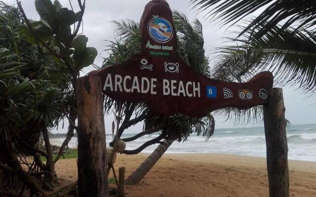 Отель Arcade Beach