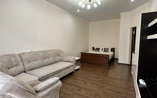 Ryadom S Istochnikom I Parkom Flat