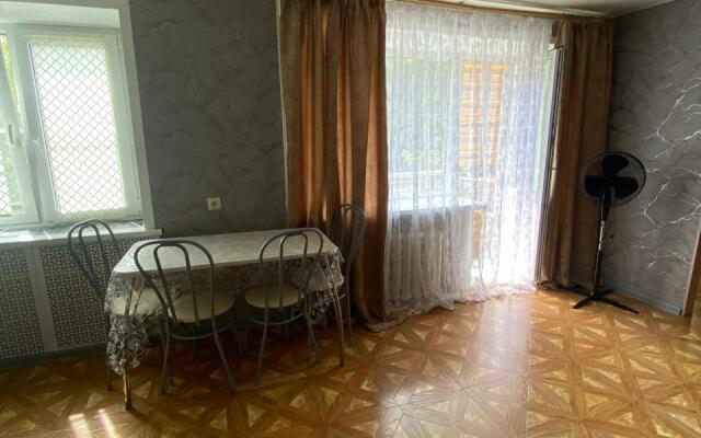2-K. Kvartira V Tsentre Apartments