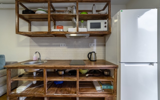V eko stile s sobstvennym dvorikom dlya otdykha Flat