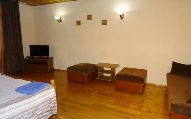 Dautiya Guest House
