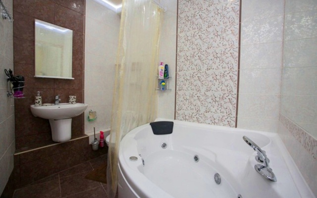 Na Ploschadi Revolyutsii Apartments